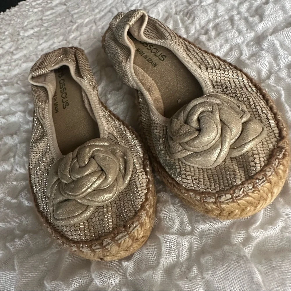 Andre Assous Metallic Gold Leather Espadrille Flats Resort Vacation 6